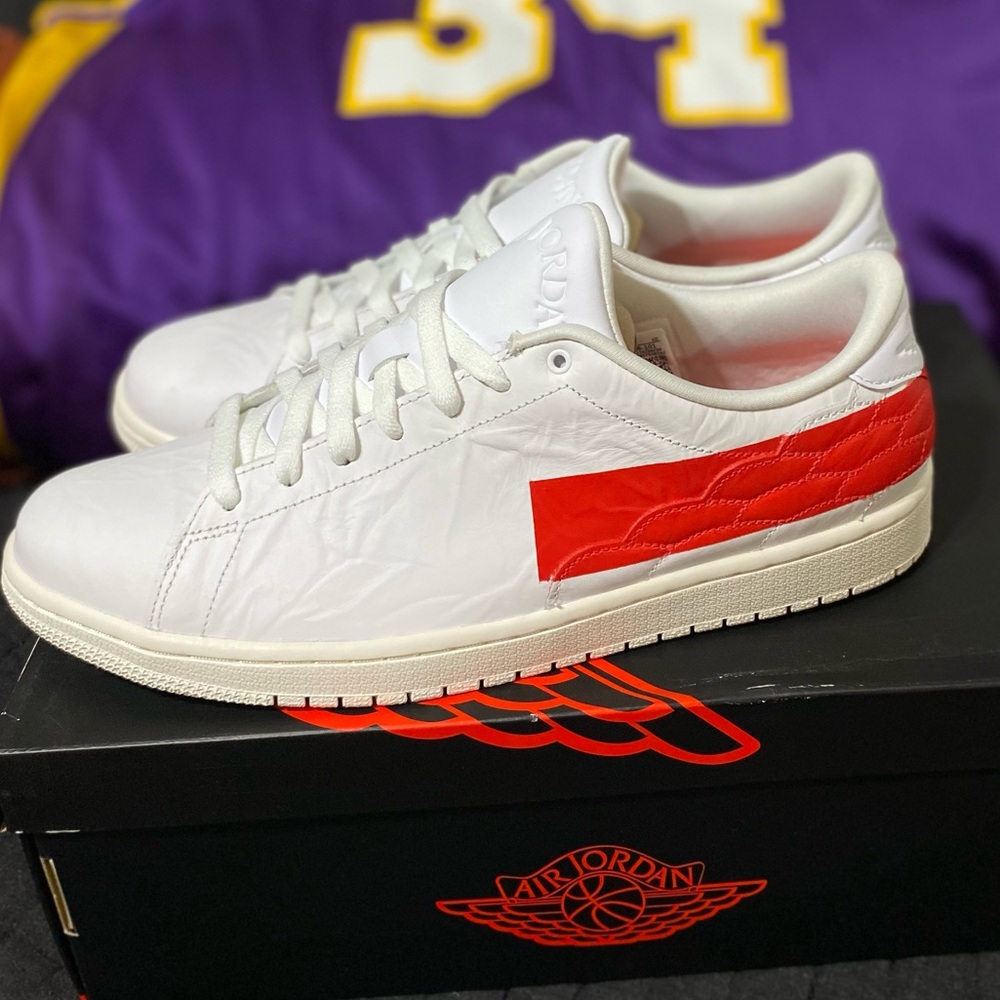 Air Jordan Centre Court sneakers